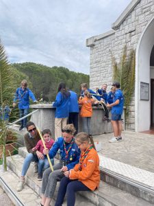 les vieux apprennent au plus jeunes