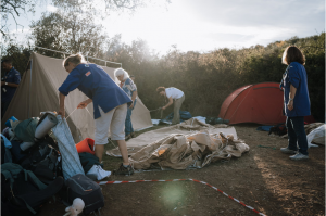 pk c'est les vieux qui montent la tente ?