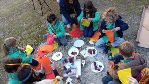 Après on découpe, on colle et on peint